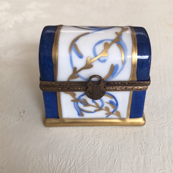 Limoges, Paint Main, Mini Three Bottle Perfume Box, - Picture 2 of 15